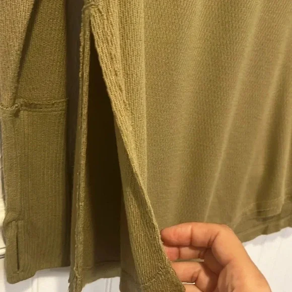 We the Free Snowy Thermal top in Sunstone size XS - Picture 11 of 15